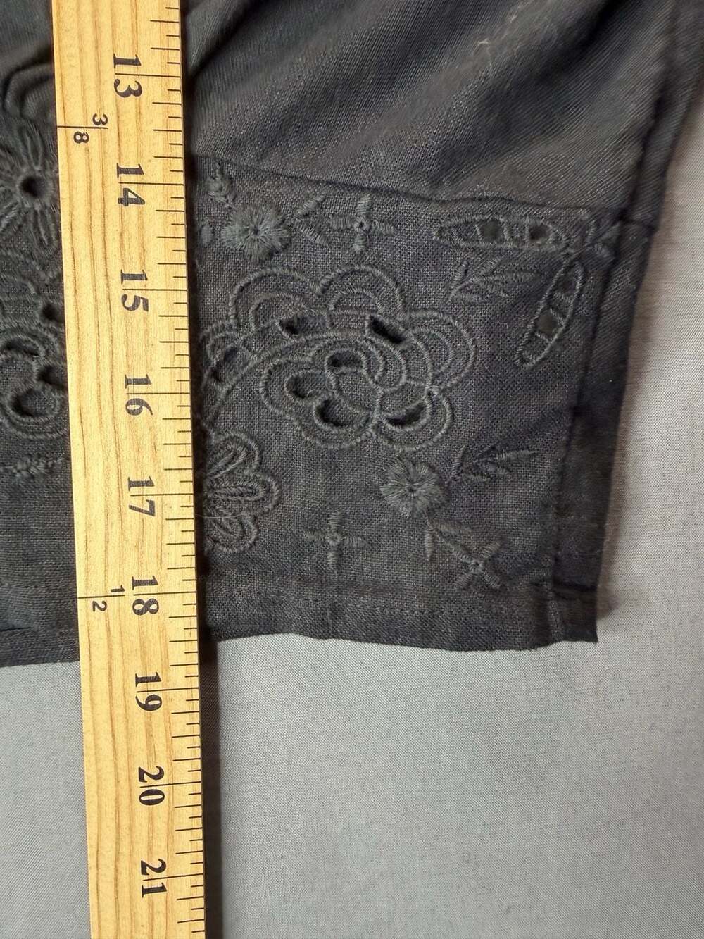 Abercrombie & Fitch Black Long Sleeve Embroidered Smocked Crop Blouse Large NWT - Picture 4 of 5